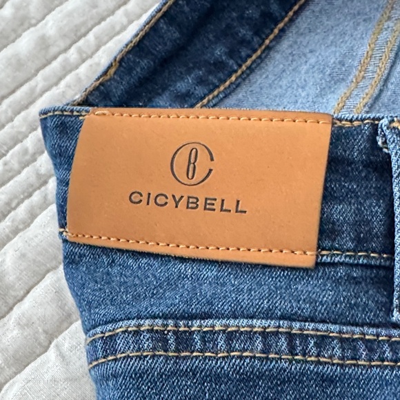 Classic Blue Women's Jeans - Picture 4 of 4